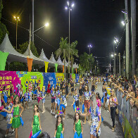 Primeira noite de ensaio t&eacute;cnico lota Avenida e antecipa clima de Carnaval em Corumb&aacute;