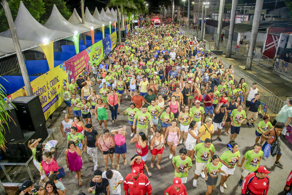 &ldquo;Sand&aacute;lias&rdquo; abre oficialmente o Carnaval de Corumb&aacute;; atra&ccedil;&atilde;o de hoje &eacute; o Desfile de Fantasias