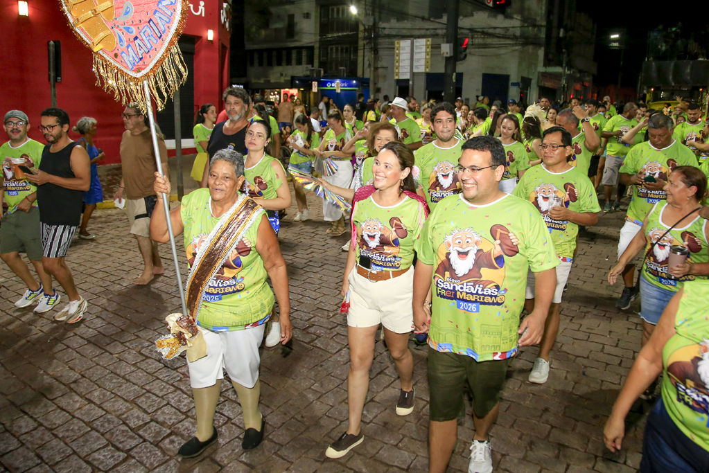 &ldquo;Sand&aacute;lias&rdquo; abre oficialmente o Carnaval de Corumb&aacute;; atra&ccedil;&atilde;o de hoje &eacute; o Desfile de Fantasias