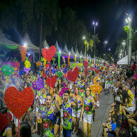 Desfile dos Blocos Oficiais arrasta multid&atilde;o para a Passarela do Samba de Corumb&aacute;