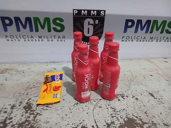 Funcion&aacute;rio de estabelecimento comercial em Corumb&aacute; &eacute; flagrado por c&acirc;meras furtando bebida