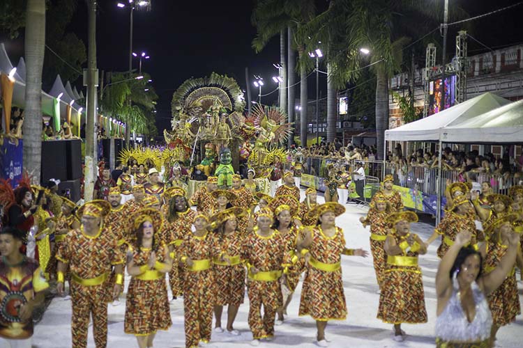 Com grito forte pela Liberdade, Mocidade da Nova Corumb&aacute; &eacute; campe&atilde; das escolas de samba