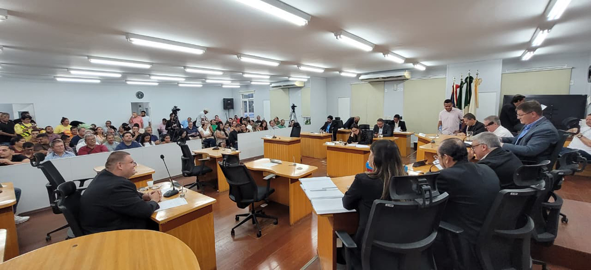 Plen&aacute;rio da C&acirc;mara decide pela suspens&atilde;o do vereador Elinho Junior por 45 dias