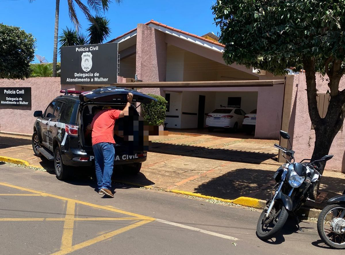 Homem mata namorada de 18 anos enforcada em Tr&ecirc;s lagoas e se entrega no quartel da PM, casal era de Corumb&aacute;