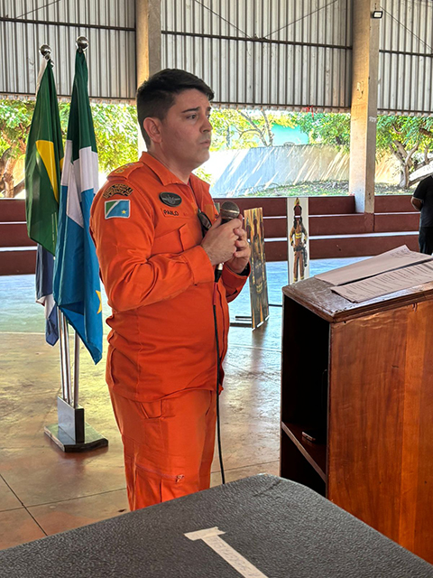 Aula inaugural marca in&iacute;cio do Projeto Bombeiros na Escola em Lad&aacute;rio
