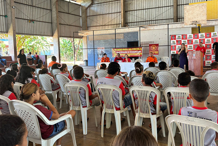 Aula inaugural marca in&iacute;cio do Projeto Bombeiros na Escola em Lad&aacute;rio