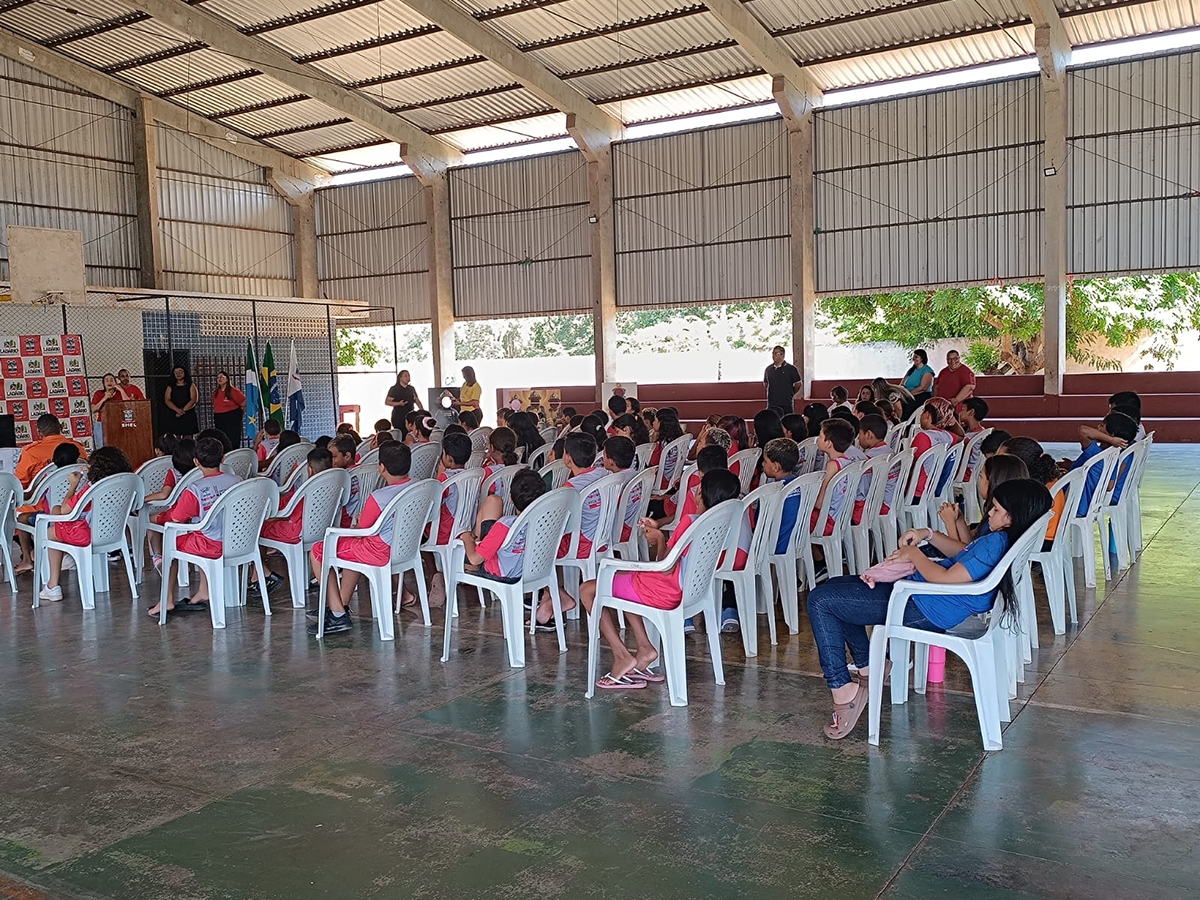 Aula inaugural marca in&iacute;cio do Projeto Bombeiros na Escola em Lad&aacute;rio