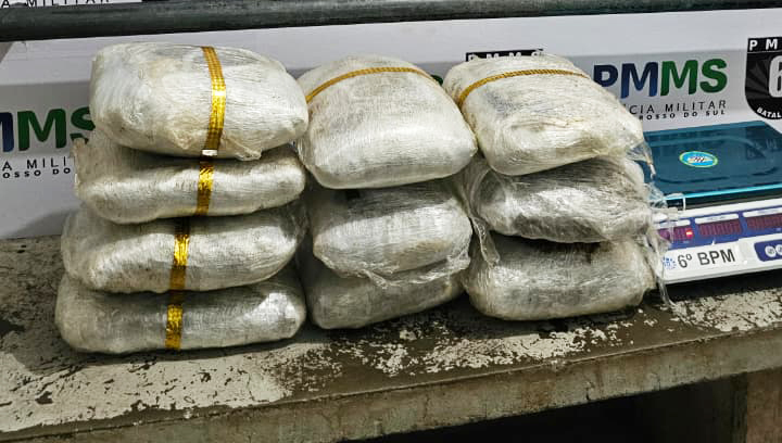 PMMS apreende mais de 11,2 kg de maconha durante fiscaliza&ccedil;&atilde;o em van com placas estrangeira em Corumb&aacute;