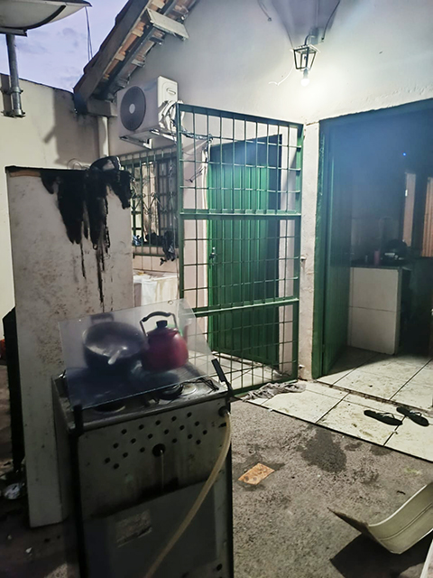 Morador esquece vela acesa sobre geladeira e ocasiona inc&ecirc;ndio na cozinha de resid&ecirc;ncia em Lad&aacute;rio