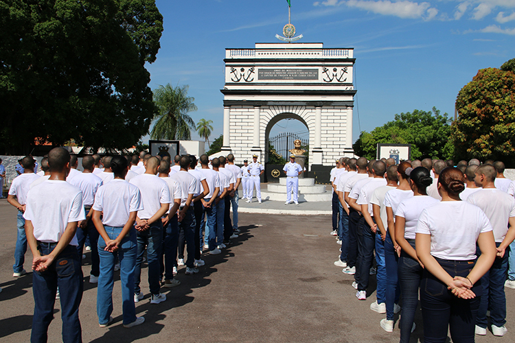 Cerim&ocirc;nia marca incorpora&ccedil;&atilde;o da primeira turma com Marinheiros-Recrutas mulheres no Comando do 6&ordm; Distrito Naval de Lad&aacute;rio