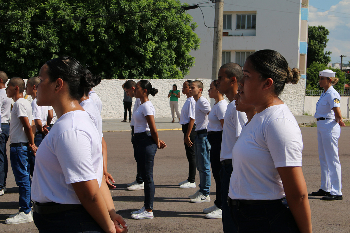 Cerim&ocirc;nia marca incorpora&ccedil;&atilde;o da primeira turma com Marinheiros-Recrutas mulheres no Comando do 6&ordm; Distrito Naval de Lad&aacute;rio