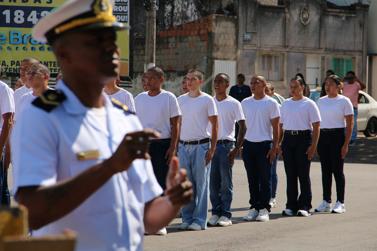 Cerim&ocirc;nia marca incorpora&ccedil;&atilde;o da primeira turma com Marinheiros-Recrutas mulheres no Comando do 6&ordm; Distrito Naval de Lad&aacute;rio