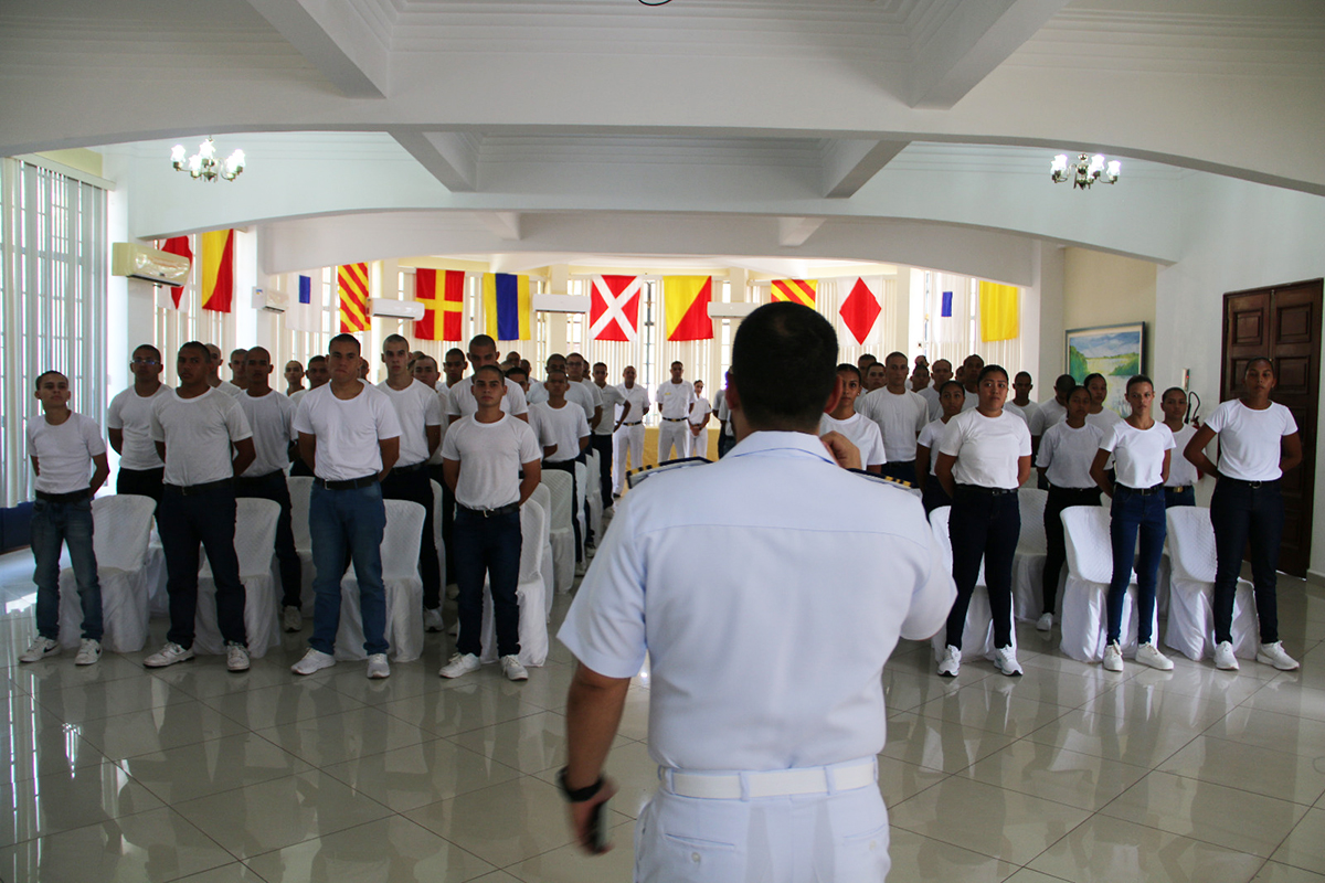 Cerim&ocirc;nia marca incorpora&ccedil;&atilde;o da primeira turma com Marinheiros-Recrutas mulheres no Comando do 6&ordm; Distrito Naval de Lad&aacute;rio