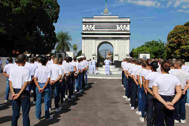 Cerim&ocirc;nia marca incorpora&ccedil;&atilde;o da primeira turma com Marinheiros-Recrutas mulheres no Comando do 6&ordm; Distrito Naval de Lad&aacute;rio