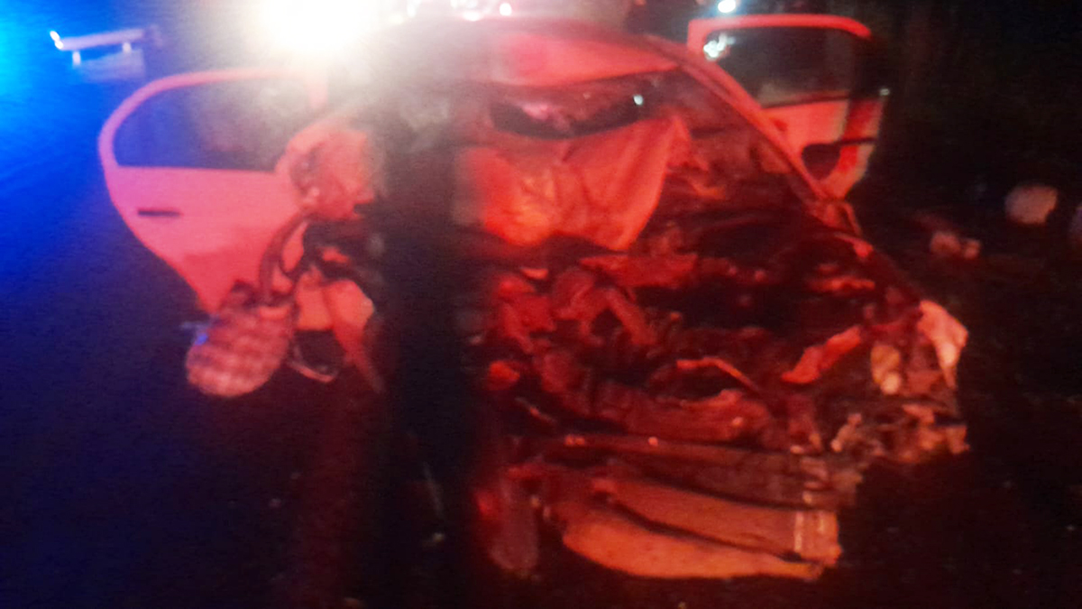 Acidente entre carro e carreta na BR-262 deixa tr&ecirc;s mortos e duas pessoas feridas em Corumb&aacute;