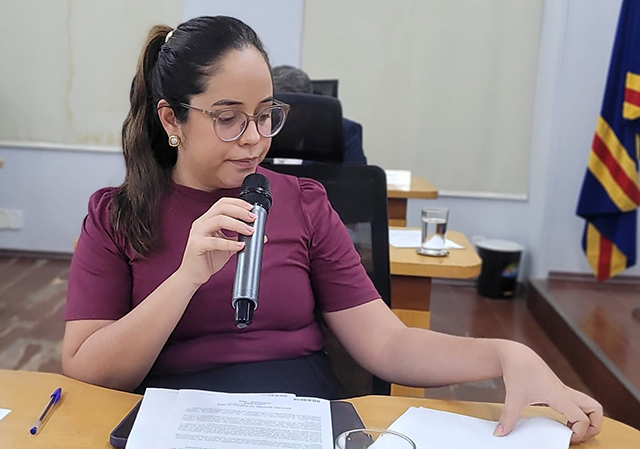 Hanna busca informa&ccedil;&otilde;es sobre confec&ccedil;&atilde;o e distribui&ccedil;&atilde;o de pr&oacute;tese dent&aacute;ria &agrave; popula&ccedil;&atilde;o