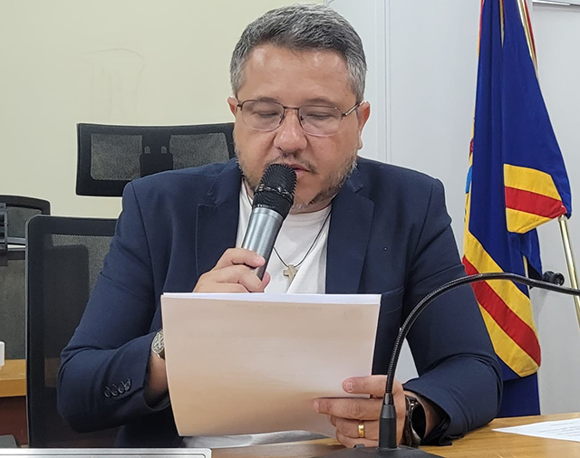 Matheus sugere implanta&ccedil;&atilde;o de pain&eacute;is informativos em tempo real nos pontos de &ocirc;nibus