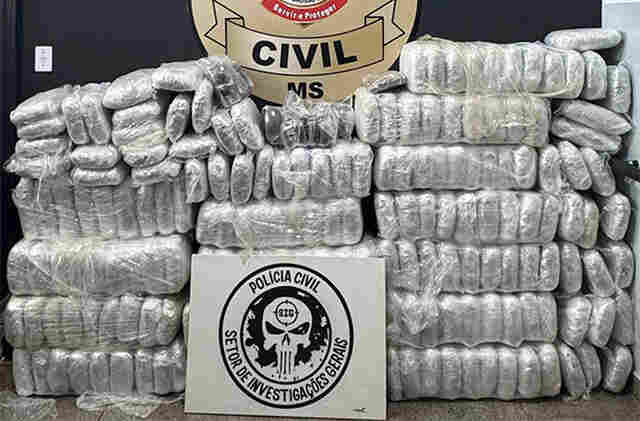 Pol&iacute;cia Civil prende 3 pessoas por tr&aacute;fico de drogas e apreende aproximadamente 215 quilos de skunk, pasta base e &ldquo;ice&rdquo; em Corumb&aacute;