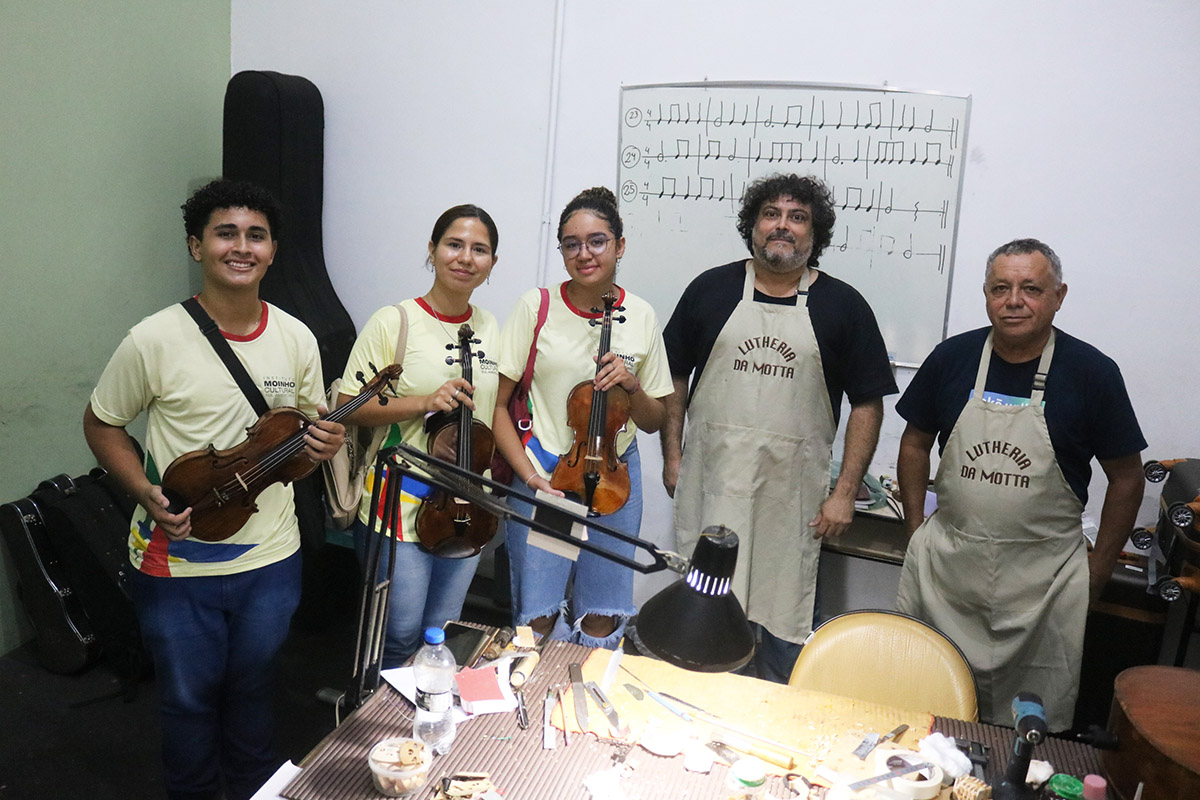 Moinho Cultural recebe luthiers para manuten&ccedil;&atilde;o de instrumentos da orquestra