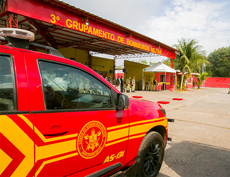 Passar trote para servi&ccedil;os de emerg&ecirc;ncia &eacute; crime, podendo gerar responsabiliza&ccedil;&atilde;o para quem realiza esse tipo de liga&ccedil;&atilde;o alerta bombeiros
