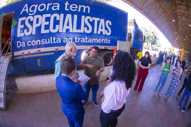 Unidade m&oacute;vel leva exames para diagn&oacute;stico precoce do c&acirc;ncer a mulheres de Corumb&aacute;