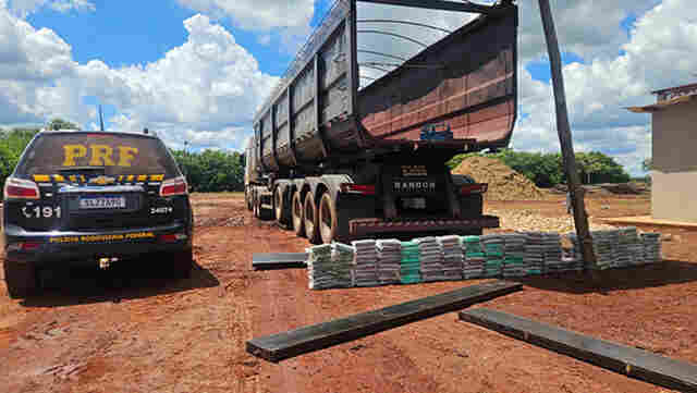 PRF apreende 182 Kg de coca&iacute;na em carreta com carga de min&eacute;rio que saiu de Corumb&aacute;