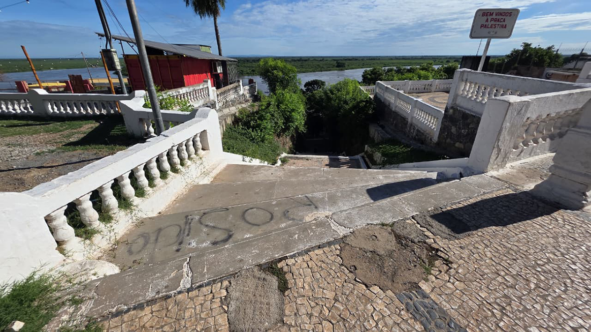 Bira pede aten&ccedil;&atilde;o especial do Poder P&uacute;blico para limpeza da Escadinha da XV