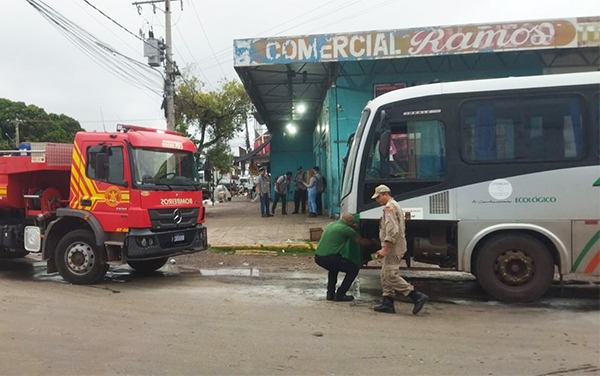 Bombeiros atende princ&iacute;pio de inc&ecirc;ndio em &ocirc;nibus no bairro Dom Bosco em Corumb&aacute;