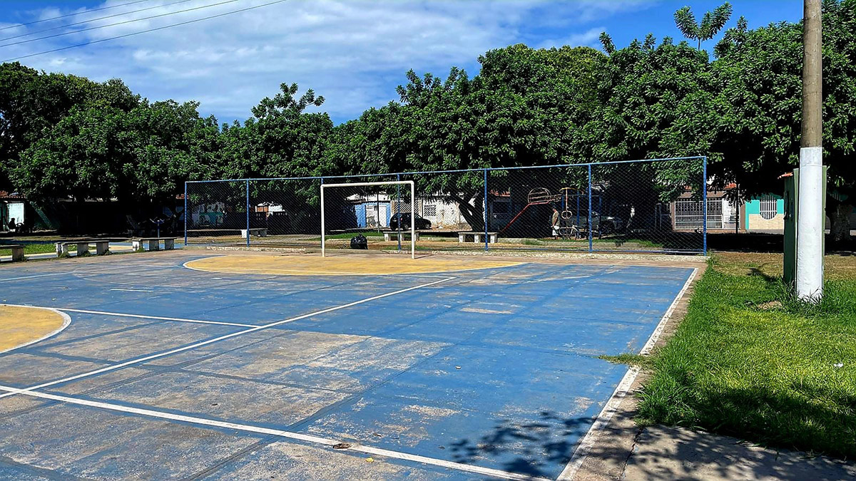 Samyr cobra melhorias na Pra&ccedil;a de Esporte e Lazer Gilsano Albuquerque