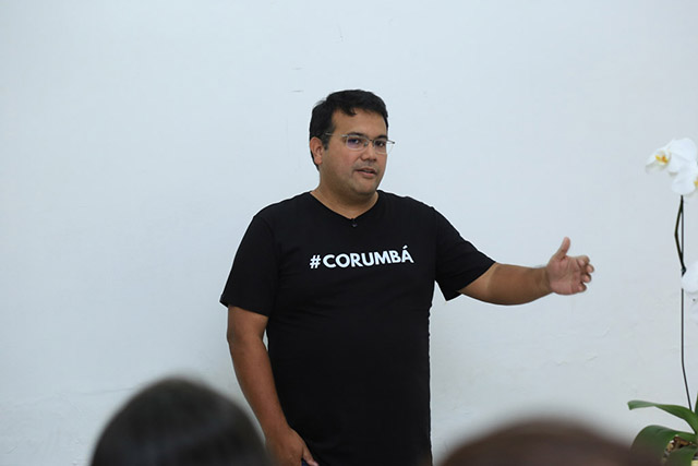 Prefeitura de Corumb&aacute; entrega ve&iacute;culo ao CREAS e fortalece rede de prote&ccedil;&atilde;o social
