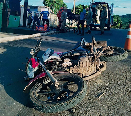Motociclista fica ferido ap&oacute;s colidir contra carro no bairro Nova Corumb&aacute;