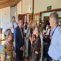 Ministra, governador e secret&aacute;rios visitam a Casa do Pantanal, que sedia eventos da COP15