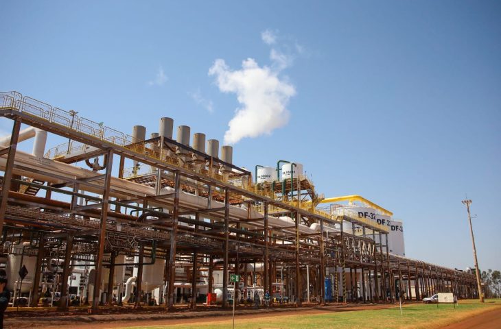 Mato Grosso do Sul projeta safra recorde de etanol, com 5 bilh&otilde;es de litros produzidos em 2025/2026