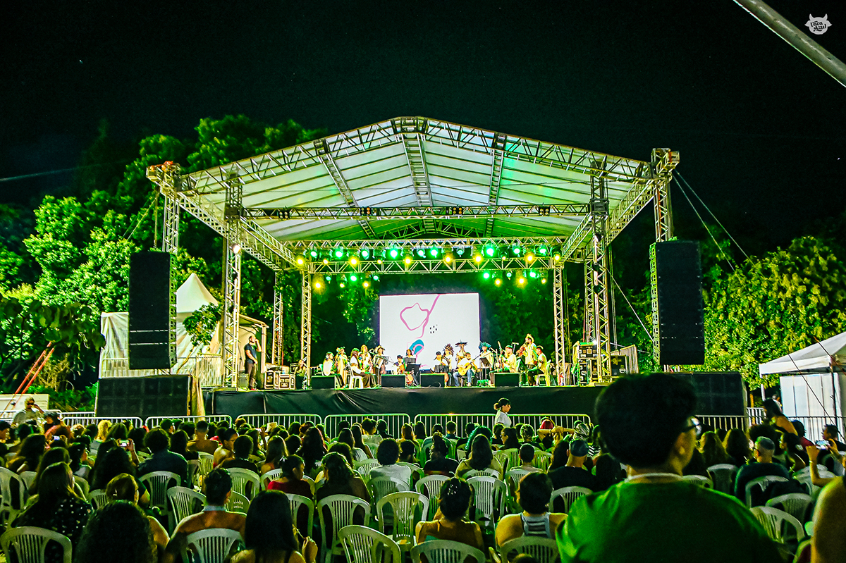 Da palavra ao canto: palestra-show de Ney Matogrosso transforma abertura do FestJuv em experi&ecirc;ncia de arte viva