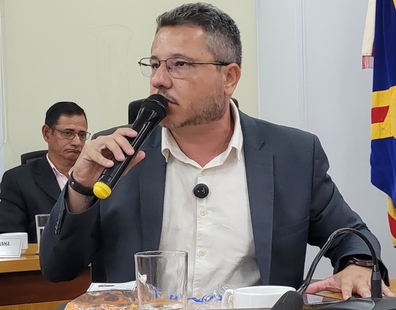 Cazarin sugere a senador, Lei Federal que cria protocolos para atendimento a pessoas com TEA