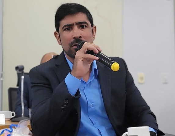 Vereador Pietro sugere redutor de velocidade em via que divide bairros importantes da cidade