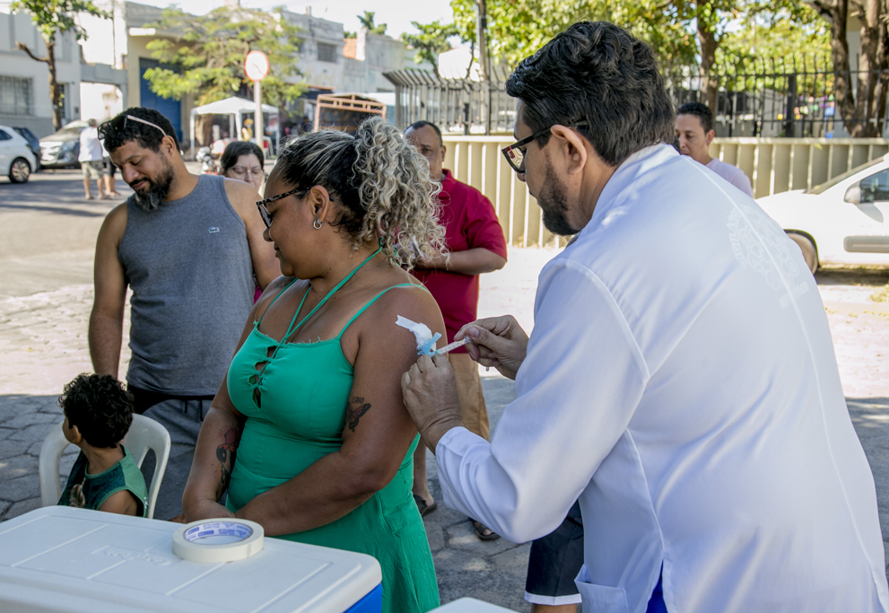 Corumb&aacute; leva vacina&ccedil;&atilde;o contra a Influenza para a feira livre neste domingo
