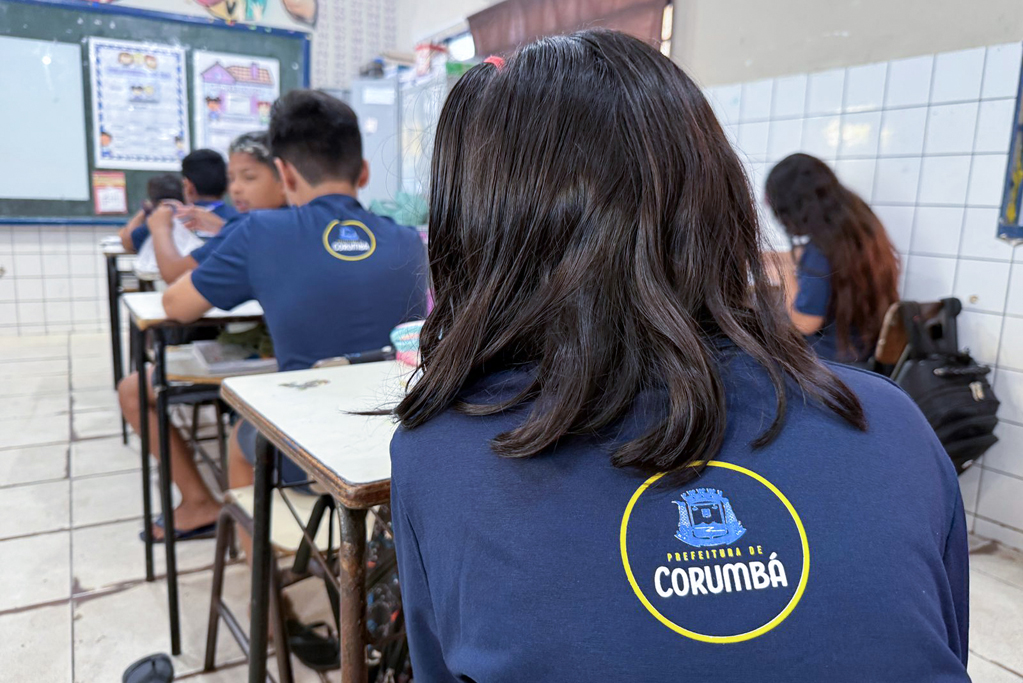 Mais de 44 mil pe&ccedil;as de uniformes come&ccedil;am a ser entregues aos alunos da REME