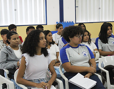 Projeto Mundo do Trabalho prepara adolescentes para ingresso no mercado profissional em Corumb&aacute;