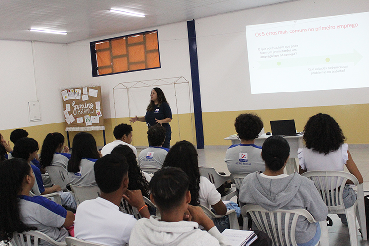 Projeto Mundo do Trabalho prepara adolescentes para ingresso no mercado profissional em Corumb&aacute;