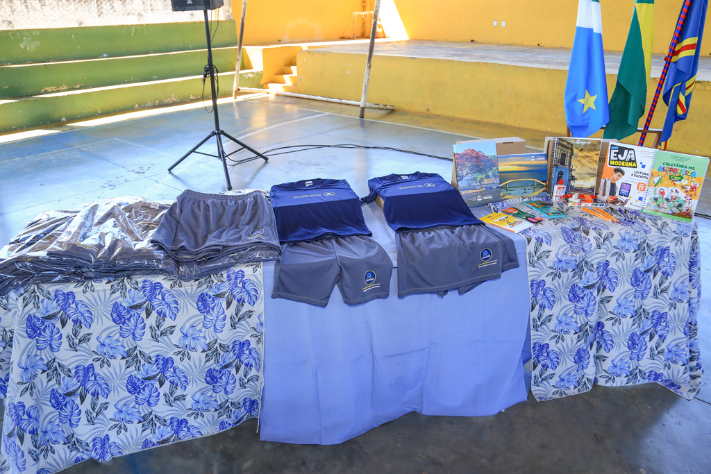 Entrega de uniformes escolares &eacute; marcada por valoriza&ccedil;&atilde;o da educa&ccedil;&atilde;o de Corumb&aacute;
