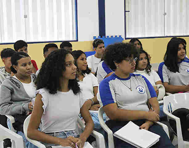 Projeto Mundo do Trabalho prepara adolescentes para ingresso no mercado profissional em Corumb&aacute;