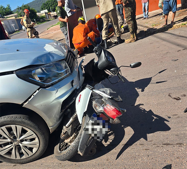 Acidente entre carro e motocicleta deixa jovem ferida com suspeita de fratura em Corumb&aacute;