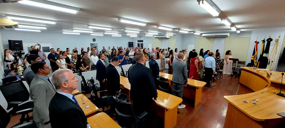 C&acirc;mara encerra mar&ccedil;o com sess&atilde;o solene em homenagem &agrave;s mulheres
