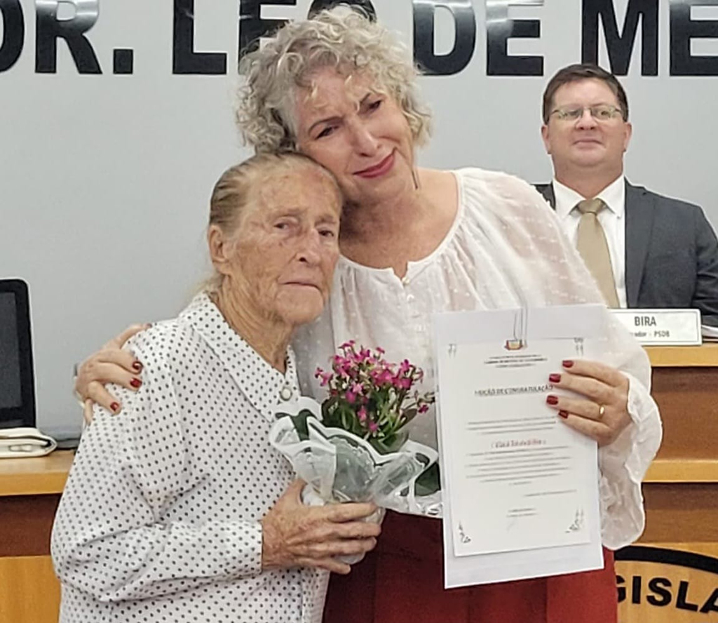 C&acirc;mara encerra mar&ccedil;o com sess&atilde;o solene em homenagem &agrave;s mulheres