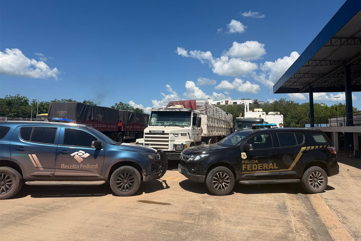 Receita Federal e PF retém 27 toneladas de insumo químico usado na produção de cocaína na fronteira de Corumbá com a Bolívia
