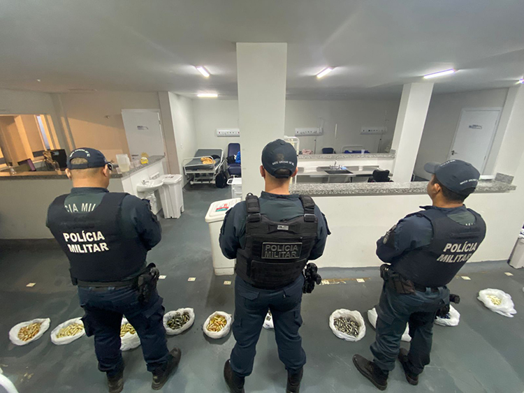 PM desarticula tr&aacute;fico internacional de drogas e aborda 12 passageiros que ingeriram c&aacute;psulas de coca&iacute;na