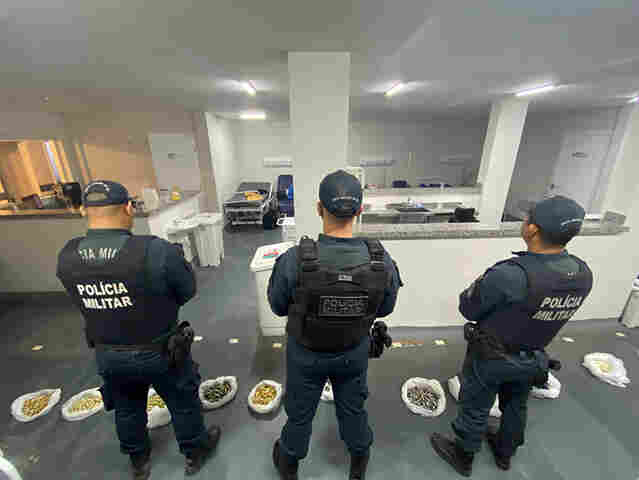 PM desarticula tr&aacute;fico internacional de drogas e aborda 12 passageiros que ingeriram c&aacute;psulas de coca&iacute;na