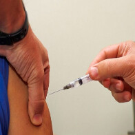 Prevendo 46,5 mil doses, SES alinha estrat&eacute;gia de vacina&ccedil;&atilde;o contra chikungunya em Dourados e Itapor&atilde;