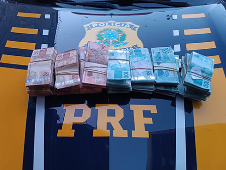 Motorista que transportava carreta com min&eacute;rio de ureia foi detido com 84 kg de coca&iacute;na e R$ 195 mil na BR-262